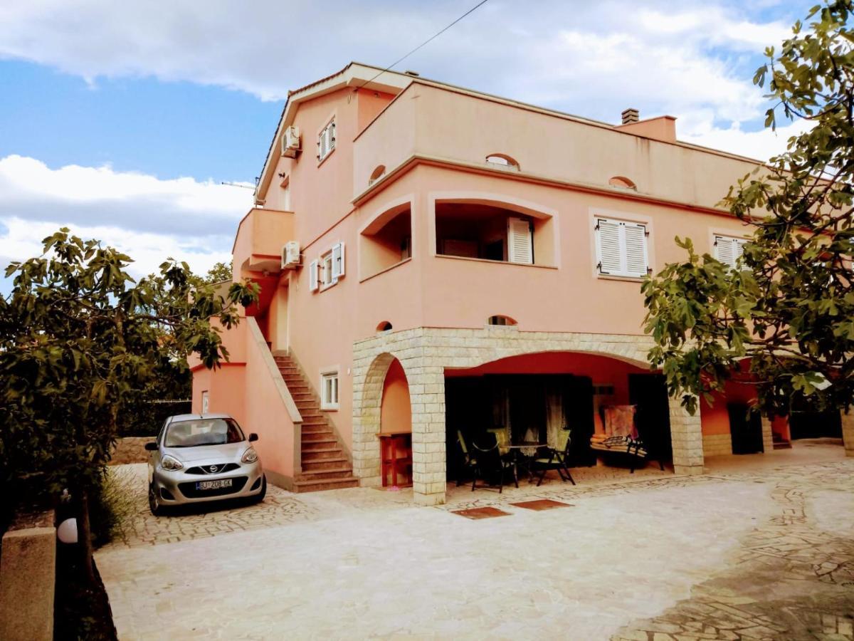 Apartments Ivanka G Malinska Exterior photo